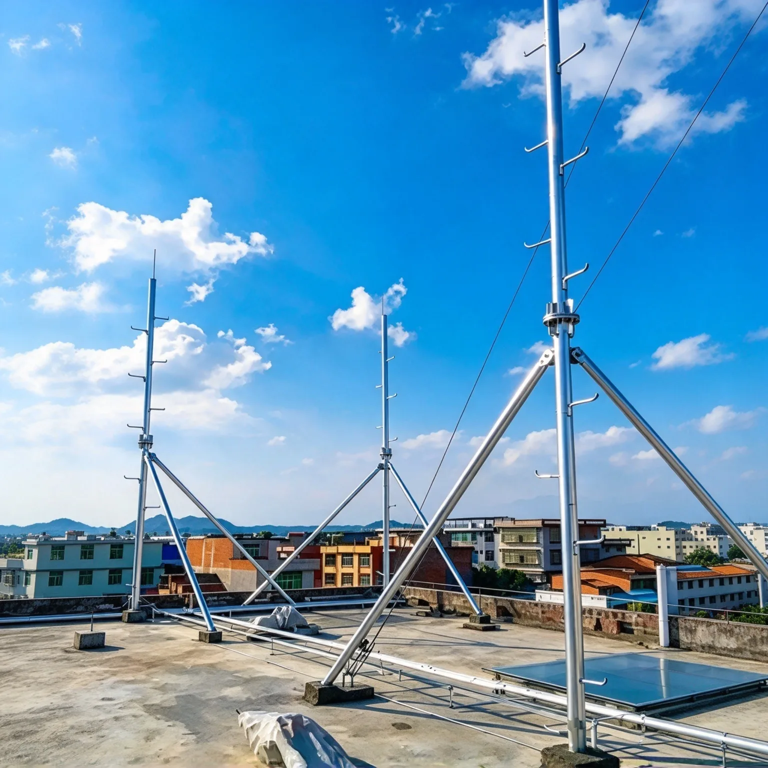 Communication mast - Image 4
