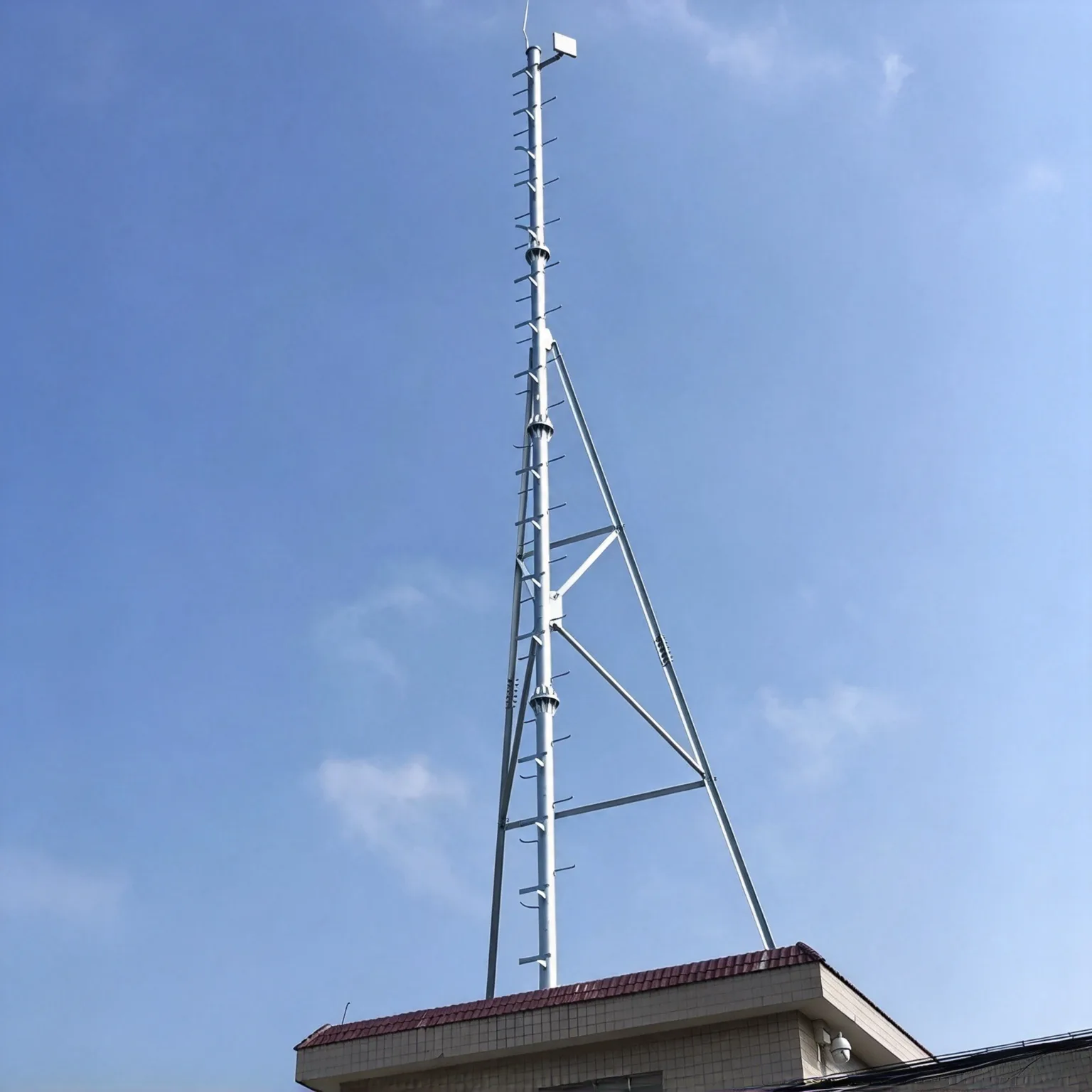 Communication mast - Image 6